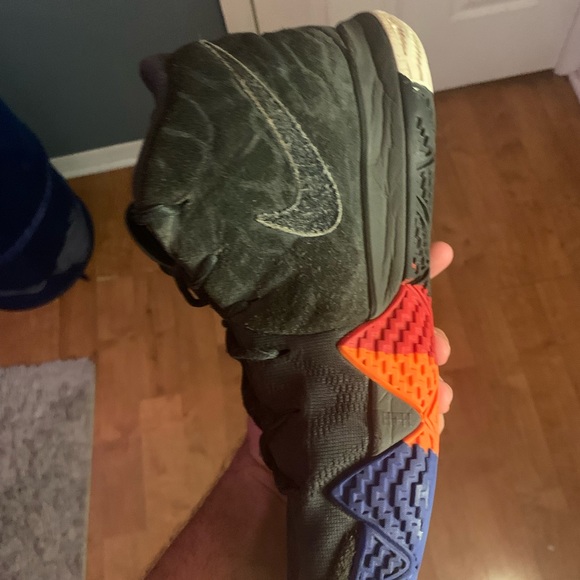 Nike Kyrie 4 “Year of the Monkey” - Picture 3 of 8